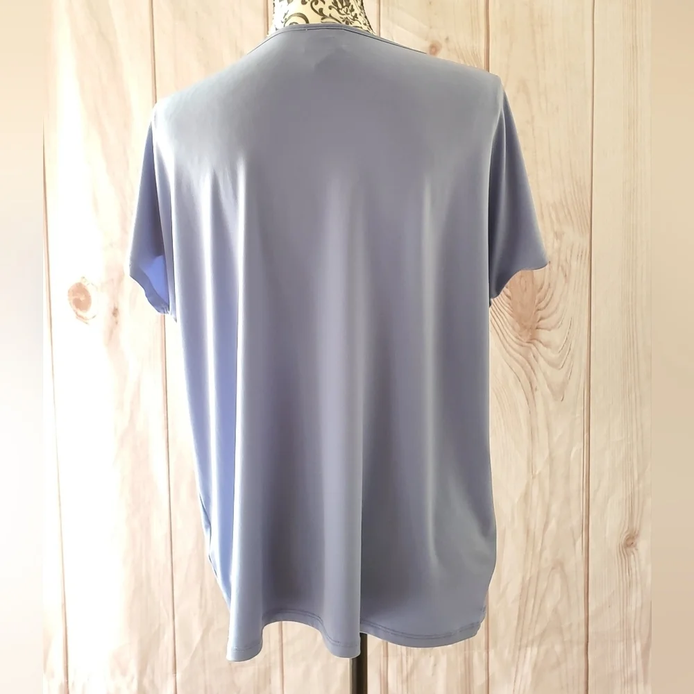 💎$3 WITH BUNDLE💎 Blouse in Soft Blue - Picture 5 of 7